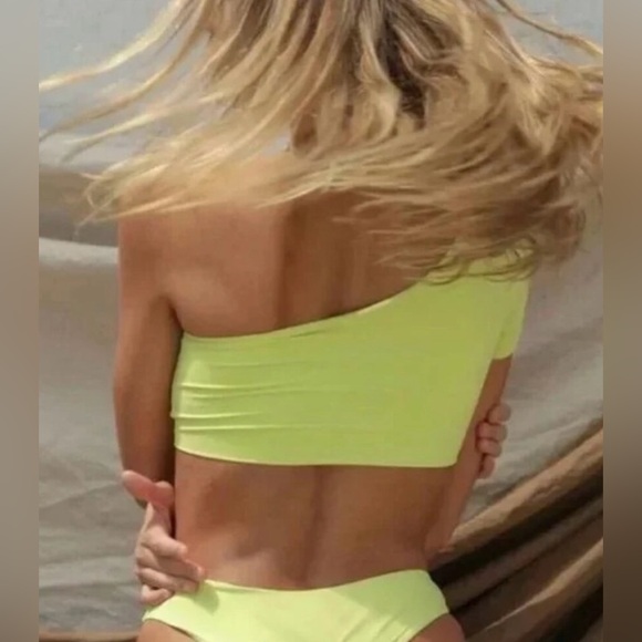 141. Toast Signature One Shoulder Crop Top - Picture 2 of 7